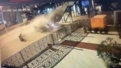 Şanlıurfa’da otomobil üst geçit merdivenlerine çarptı: 1 kişi öldü