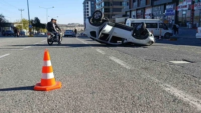 Şanlıurfa&rsquo;da otomobiller &ccedil;arpıştı: 4 yaralı

