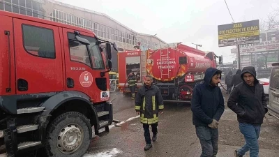 Şanlıurfa&rsquo;da otomotiv deposunda korkutan yangın
