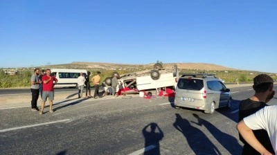 Şanlıurfa’da tarım işçilerini taşıyan minibüs devrildi: 20 yaralı