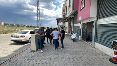 Şanlıurfa'da tartıştığı eşi ve kızını tabancayla vurup ka&ccedil;tı