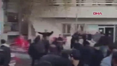 Şanlıurfa&rsquo;da taşlı-sopalı kavga!