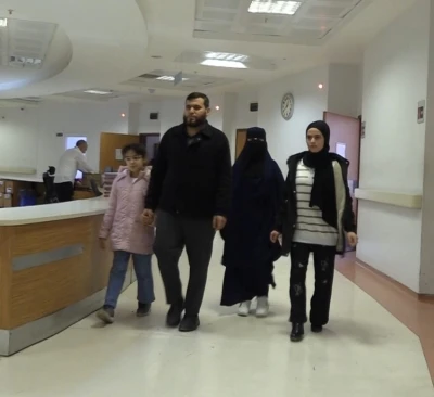 Şanlıurfa&rsquo;da yatağa bağlı kardeşler tedavi sonrası y&uuml;r&uuml;meye başladı
