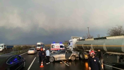 Şanlıurfa&rsquo;da zincirleme trafik kazası: 1 &ouml;l&uuml;, 5 yaralı
