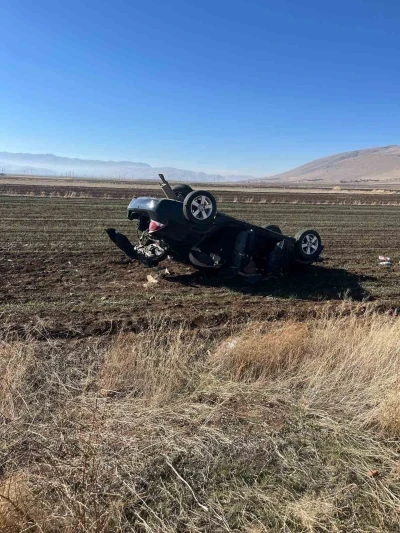 Şarampole devrilen otomobilde 2 kişi yaralandı
