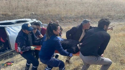 Şarampole uçan otomobildeki 4 kişi yaralandı
