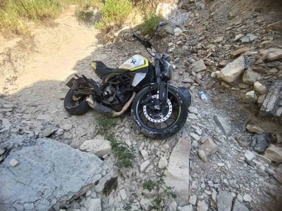 Şarampole yuvarlanan motosikletin sürücüsü yaralandı
