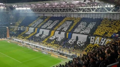 Sarı-lacivertli taraftarlardan &lsquo;İnan Fenerbah&ccedil;e&rsquo; yazılı koreografi
