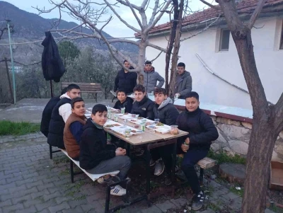 Sarıcakaya M&uuml;ft&uuml;s&uuml; Altunbaş, Mayıslar Mahallesi&rsquo;nde iftar sofrasına konuk oldu
