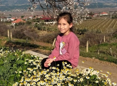Sarıg&ouml;l&rsquo;de bademler &ccedil;i&ccedil;ek a&ccedil;tı papatyalar tarlaları s&uuml;sledi
