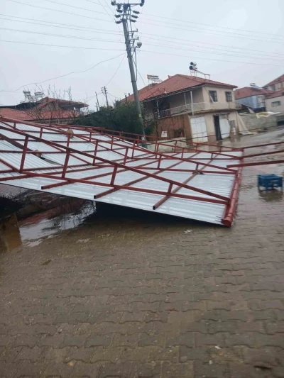 Sarıg&ouml;l&rsquo;de fırtına etkili oldu
