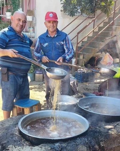 Sarıgöl’de pekmez yapımı başladı
