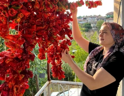 Sarıgöllü kadınlardan kışlık mesaisi
