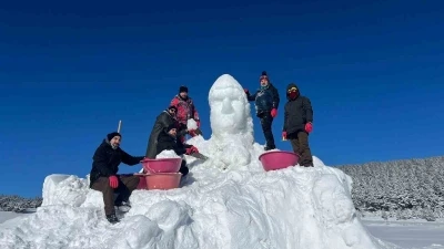 Sarıkamış&rsquo;ın "Beyaz Dramı" kardan heykellerle canlanıyor
