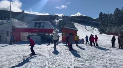 Sarıkamış Kayak Merkezi&rsquo;nde hafta sonu yoğunluğu
