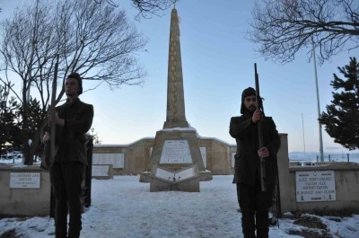 Sarıkamış şehitleri i&ccedil;in eksi 10 derecede saygı n&ouml;beti
