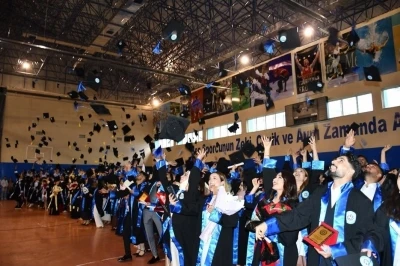 Sarıkamış Spor Bilimleri Fak&uuml;ltesi&rsquo;nde mezuniyet coşkusu

