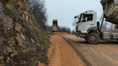 Sarıkaya k&ouml;y&uuml;nde altyapı &ccedil;alışmaları s&uuml;r&uuml;yor
