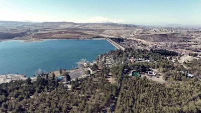 Sarımsaklı Barajı Mesire Alanı, yenilenen y&uuml;z&uuml;yle vatandaşların ziyaretini bekliyor
