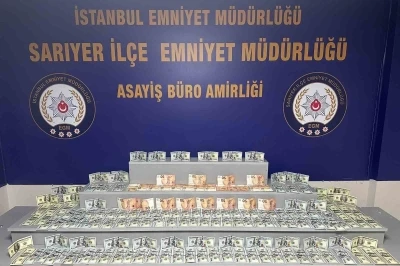 Sarıyer&rsquo;de bir AVM&rsquo;de 1 milyon TL&rsquo;lik sahte dolar bozdurmaya &ccedil;alışan şahıs yakalandı
