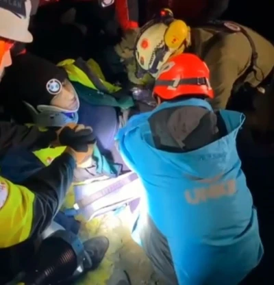 Sarıyer&rsquo;de kaybolduktan 7 saat sonra bulunan kadının kurtarılma anları ortaya &ccedil;ıktı
