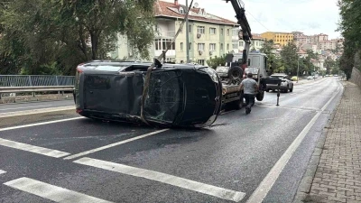 Sarıyer’de refüje çarpan araç takla attı: Sürücü yaralandı
