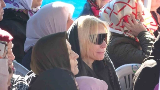Şarkıcı G&uuml;lşen&rsquo;in babası son yolculuğuna uğurlandı
