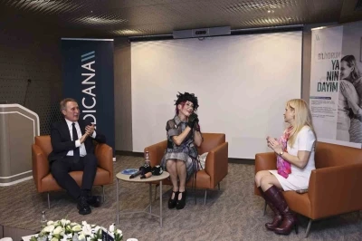 Şarkıcı Hande Yener kanser s&uuml;recini Medicana&rsquo;da anlattı: "Drenlerle sahneye &ccedil;ıkıp dans ettim"
