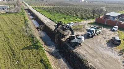 Saruhanlı&rsquo;da dere temizliğiyle koku ve sinek sorunu bitecek
