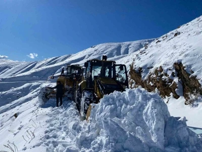 Sason&rsquo;da 392 kilometrelik yol ağı kardan temizlendi
