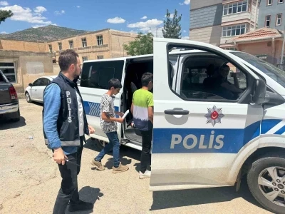Sason&rsquo;da LGS&rsquo;ye yetişemeyen &ouml;ğrencilerin imdadına polis yetişti
