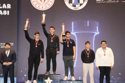 Satran&ccedil;ta &Ccedil;eşme&rsquo;nin gururu Egehan Yıldız Avrupa yolcusu
