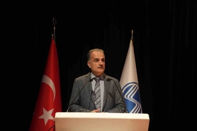 SAÜ, bilimsel başarının rotasını çizen isimleri ödüllendirdi
