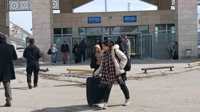 Savaş sonrası İranlılar &uuml;lkelerine d&ouml;n&uuml;yor
