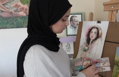 Savaşın i&ccedil;inden doğan sanat&ccedil;ı: Kadınların hikayesini tuvale yansıtıyor
