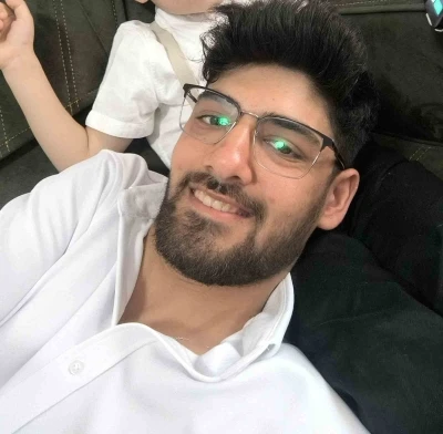 Savrularak yol kenarındaki kaldırıma çarpan motosikletin sürücüsü hayatını kaybetti
