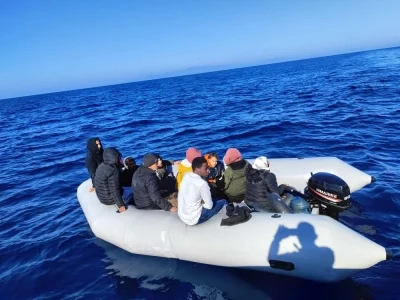 Seferihisar açıklarında 32 göçmen kurtarıldı
