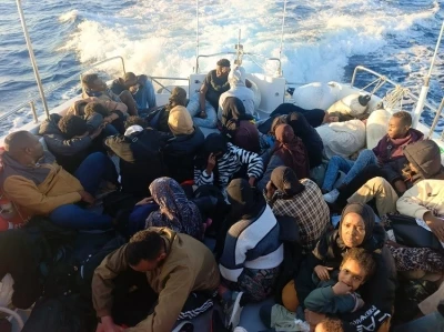 Seferihisar açıklarında 41 düzensiz göçmen kurtarıldı
