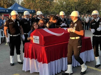 Şehidin nişanlısı: &quot;Ne olur Ömer’imi götürmeyin&quot;
