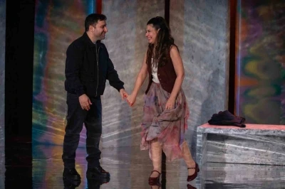 Şehir Tiyatroları, &quot;Unutmak&quot; oyunuyla göz doldurdu
