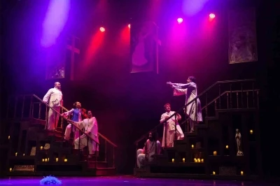 Şehir tiyatrosu perdesini öğretmenler için ücretsiz açıyor
