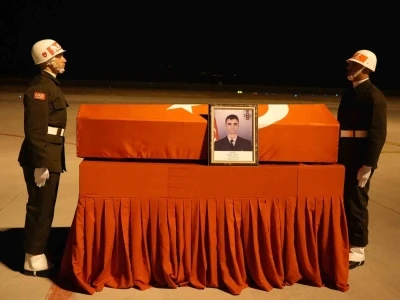Şehit A&ccedil;ay&rsquo;ın naaşı memleketine uğurlandı
