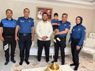 Şehit aileleri ile şehitlikler bayramda ziyaret edildi
