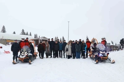 Şehit aileleri ve &ccedil;ocukları karın tadını jandarma ekipleriyle &ccedil;ıkardı
