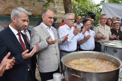 Şehit aileleri ve gazilerden aşure hayrı
