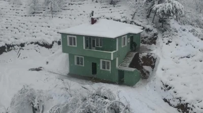 Şehit ailesi harabe k&ouml;y evinden kurtuldu, yeni yuvalarına kavuştu
