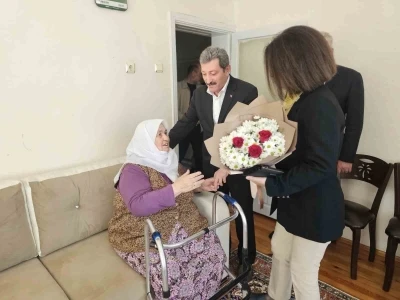Şehit annelerine anlamlı Anneler G&uuml;n&uuml; ziyareti
