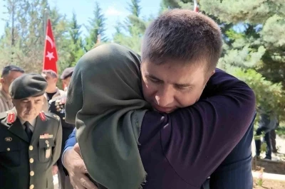 Şehit annesinden y&uuml;rek burkan s&ouml;zler: "Gelmesem k&uuml;st&uuml; zannediyorum"
