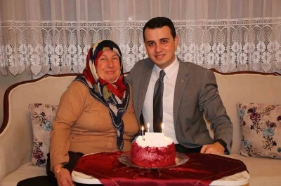 Şehit annesinin 70. doğum g&uuml;n&uuml;n&uuml; kutladı
