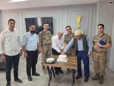Şehit babaları jandarmanın kuruluş yıl d&ouml;n&uuml;m&uuml;n&uuml; unutmadı

